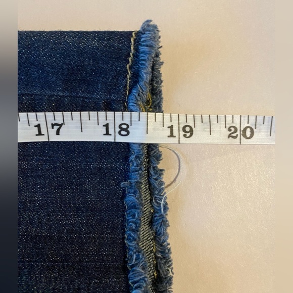 PAIGE Woman’s Dark Wash Cotton Blend Bermuda Raw Hem Jean Shorts, Size 25 - Picture 8 of 9